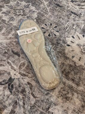 Amazon Women's Beige Foam Cushioned Insoles with Blue Edge